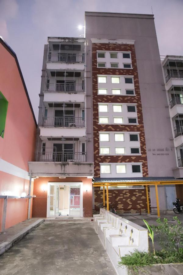 Aj Place Apartment Talat Amphoe Nakhon Chai Si Екстериор снимка